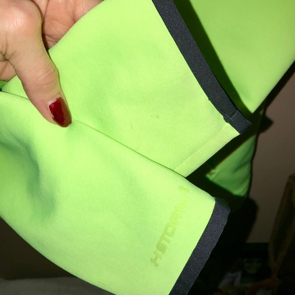 Under Armour Hoodie in Great Condition! - Picture 8 of 8